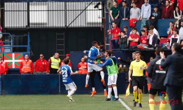 Un golazo de Bryan Acosta pone al Tenerife acerca de los puestos de promoción de ascenso