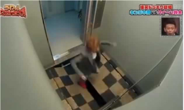 Vídeo: Un ascensor se queda sin piso, broma japonesa