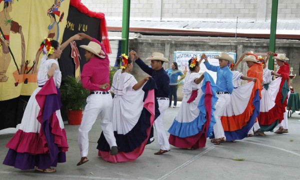 'IV Encuentro de danzas folclóricas Popol-Vuh” en el ITS
