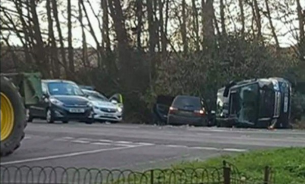 A los 97 años, el duque de Edimburgo sale ileso 'de milagro' de accidente de tráfico