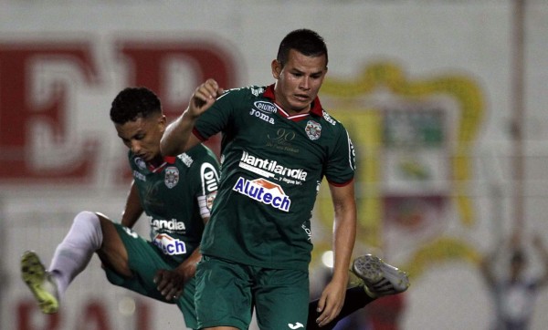 Kevin Espinoza venció el sobrepeso para volver a la titularidad