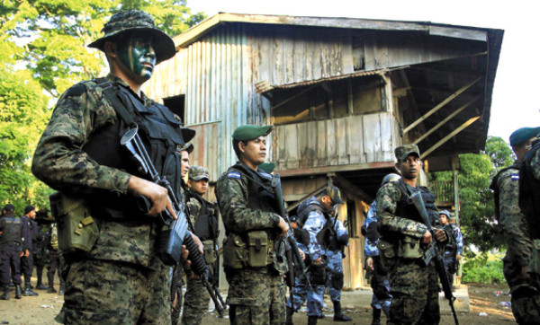 Honduras: FF AA buscan armamento en el Aguán