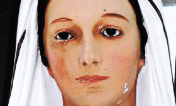 Aseguran que Virgen llora en Santa Rosa de Copán