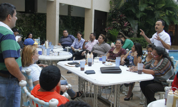 Egresados del JTR buscan apoyar Plaza de la Cultura