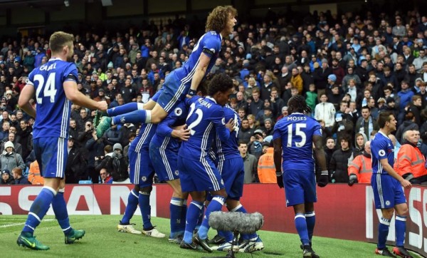 El Chelsea gana con justicia al Manchester City y se consolida líder
