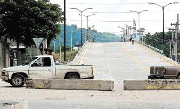 Puente de la 2 calle no se abrió por falta de señales