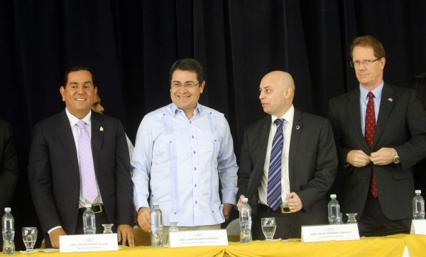 Honduras: Se gradúan 109 agentes de la Atic y 43 de la DLCN  