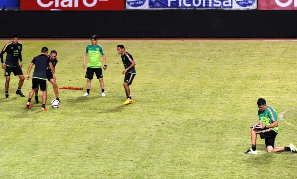 México reconoció el Olímpico y 'Chicharito' no figuró en el 11 de ensayo