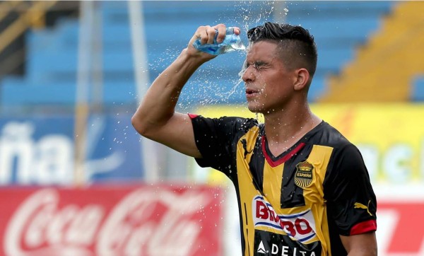 Máxima hidratación en el estadio Morazán