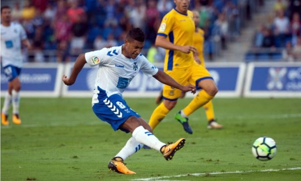 Hondureño Bryan Acosta se lleva los elogios en el Tenerife