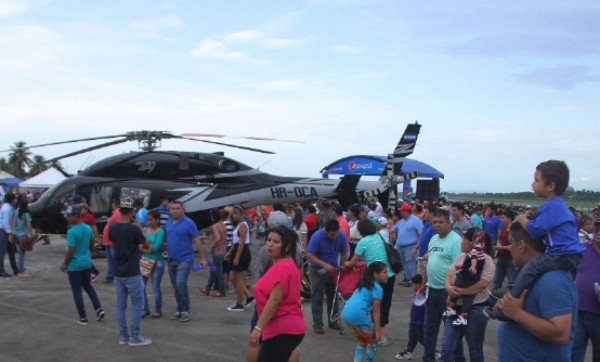 Diversión en las alturas con la décima edición del show aéreo
