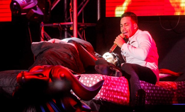 Romeo Santos flechó a las sampedranas