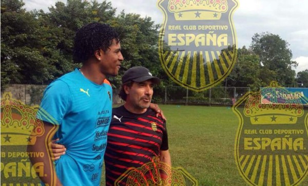 Costly aparece entrenando con el Real España