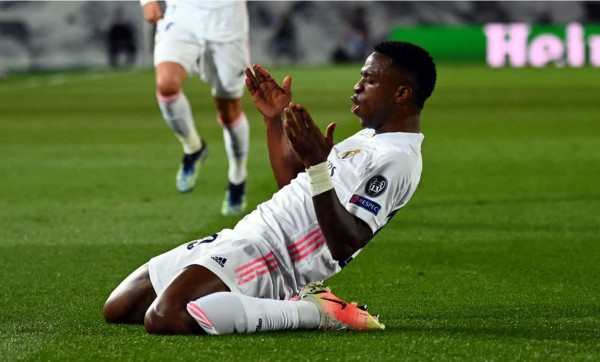 Vinícius celebrando su golazo contra el Liverpool.