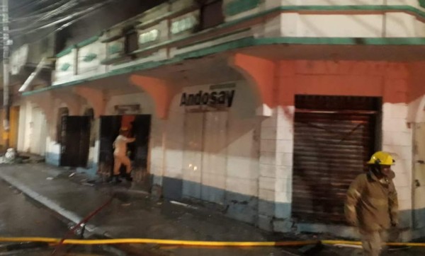 Incendio consume una ferretería en Choloma