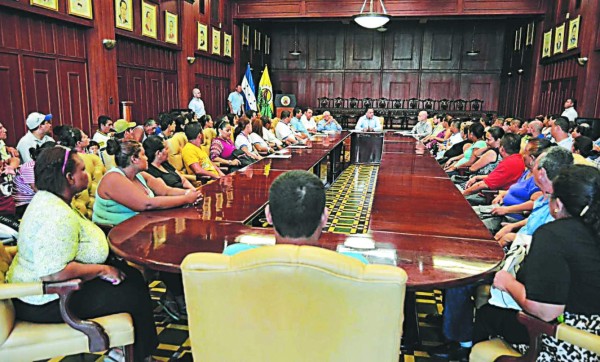 Vendedores de los estadios quieren formalizarse