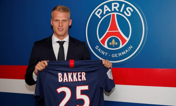 PSG ficha al defensa holandés Mitchel Bakker hasta 2023