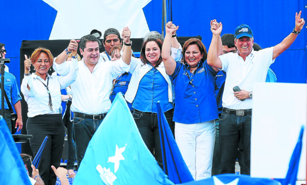 Una campaña sin insultos promete Juan Orlando Hernández