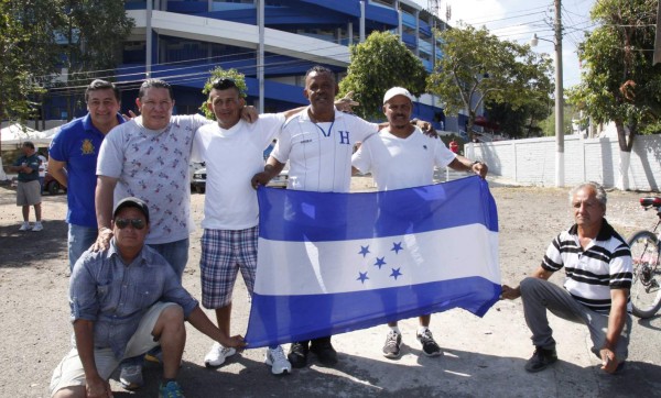 Ambiente de eliminatoria en tierras salvadoreñas