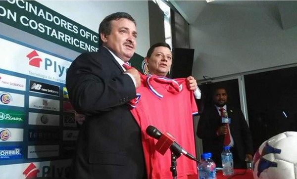 Óscar Ramírez, nuevo DT de Costa Rica