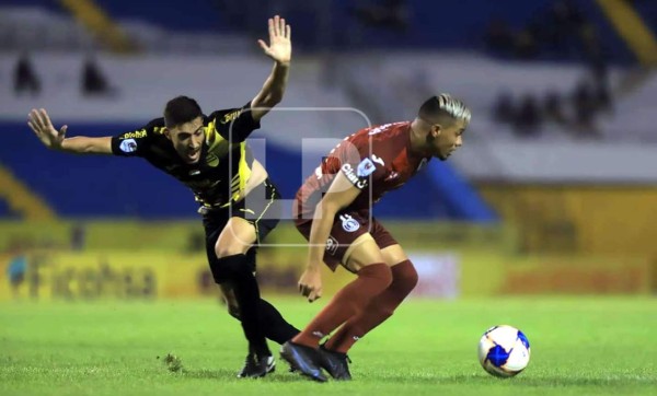 Real España se llevó el clásico ante Motagua con un gol agónico de Ramiro Rocca en el 95'