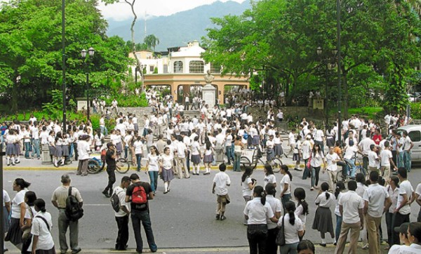 Maestros continúan afectando a los estudiantes al mantener el paro a nivel nacional