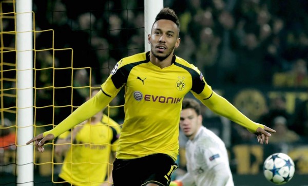 Aubameyang mete al Borussia Dortmund a cuartos de la Champions League con un triplete