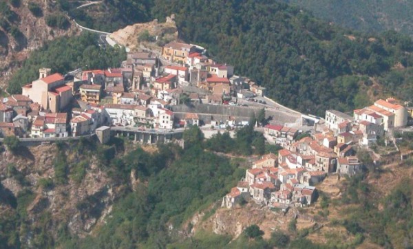 Pueblo italiano 'prohibió morir' a sus habitantes