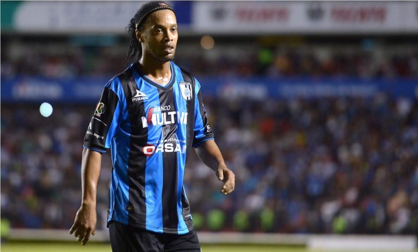 Ronaldinho le dice adiós al fútbol mexicano