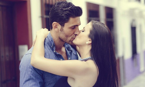 Un beso puede revelar mucho, más de lo que cree&nbsp;&nbsp;