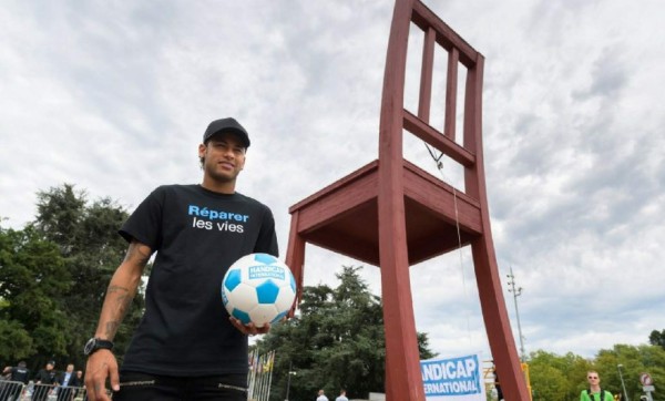 Neymar se convierte en embajador de Handicap International