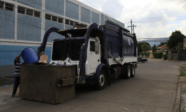 Empiezan a despejar de basura en San Pedro Sula