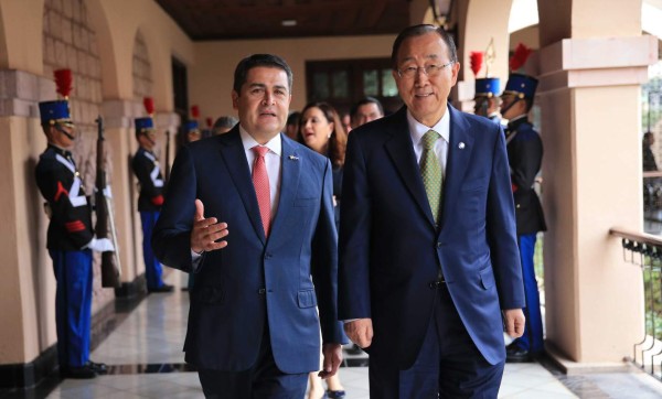 El presidente Juan Orlando Hernández con el secretario general de la ONU, Ban Ki-moon