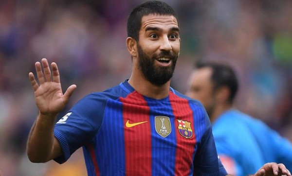 Arda Turan provoca controversia entre Barcelona y Real Madrid
