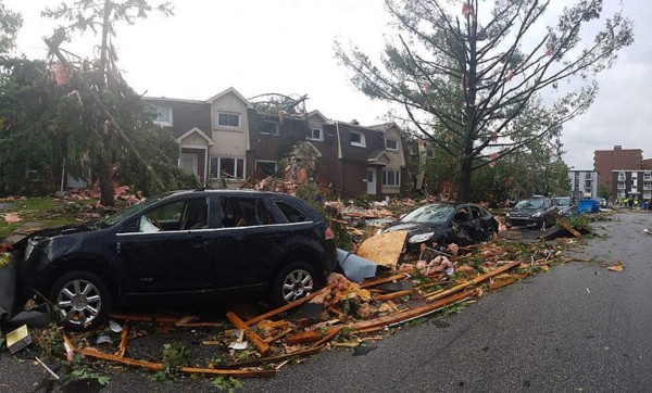 Destroyed buildings and cars are seen in Mont-Bleu, Gatineau, Quebec, close to Ottawa after a tornado shattered Canada's capital on September 21, 2018. A tornado sparked chaos near the Canadian capital Ottawa on Friday, injuring dozens as homes were damaged, cars flipped over, and over 130,000 people left without power, local media said. Meteorologists reported gusts whipped up to around 120 miles per hour (190 kilometers per hour), with the city of Gatineau, about five miles north of the capital, taking the brunt. / AFP PHOTO / Vincent-Carl LERICHE / RESTRICTED TO EDITORIAL USE  MANDATORY CREDIT « AFP PHOTO / VINCENT-CARL LERICHE] » - NO MARKETING NO ADVERTISING CAMPAIGNS  DISTRIBUTED AS A SERVICE TO CLIENTS [- NO ARCHIVE ]