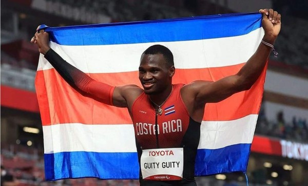 Atleta tico Sherman Güity, de sangre hondureña, gana medalla de oro y hace historia en Juegos Paralímpicos de Tokio