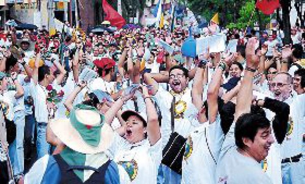 Jóvenes misioneros llenaron las calles en su peregrinación
