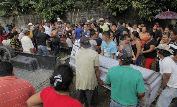 Paguales llora la muerte de familia asesinada en Navidad