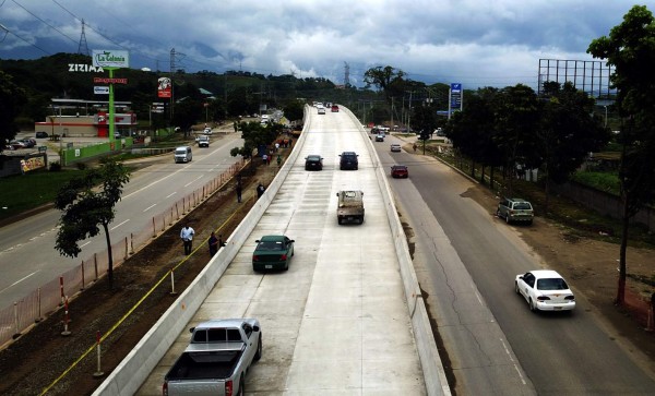 Puente a desnivel da fluidez a tráfico en bulevar del este