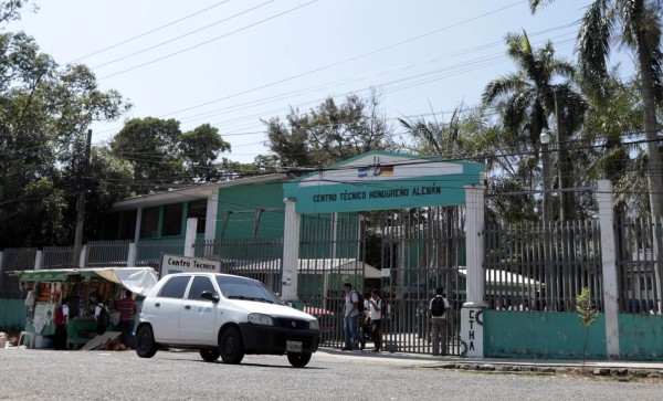 Padres del CTHA piden señalización en la avenida para evitar accidentes