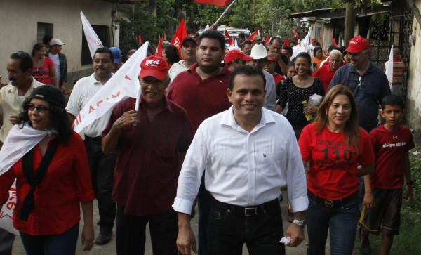 Toñito visita colonias del sector Chamelecón