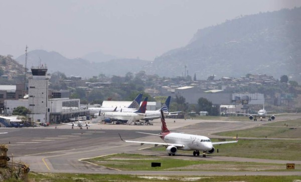 Reabre aeropuerto hondureño Toncontín que había cerrado por poca visibilidad  