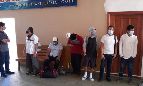 Retornan al país 26 hondureños desde Belice