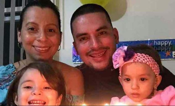 Fue a entregar una pizza en una base militar y lo detuvieron para deportarlo