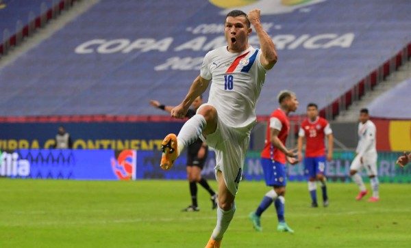 Paraguay desnuda a Chile, lo vence con solvencia y se clasifica a cuartos de la Copa América