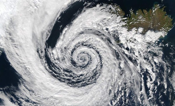 Al menos cinco muertos y 600 mil evacuados en Bangladés por el ciclón Mora