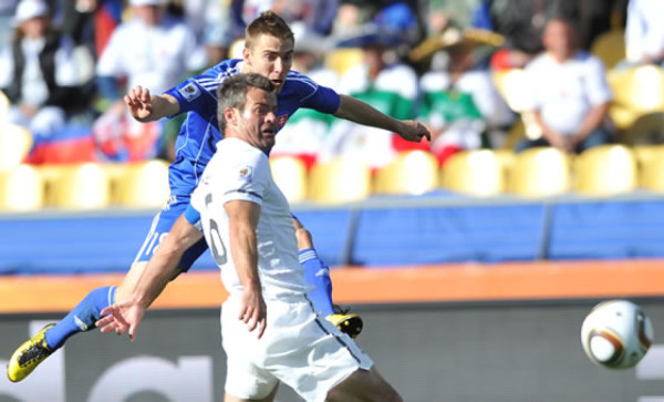 Nueva Zelanda rescata el empate en el descuento