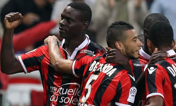 Balotelli firma otro doblete y pone líder de Francia al Niza