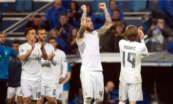 Jugadores del Real Madrid volvieron al campo a celebrar la remontada