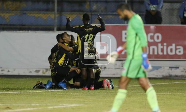 Jerry Bengtson salvó al Olimpia con agónico gol en el 91' y frustró al Real España
